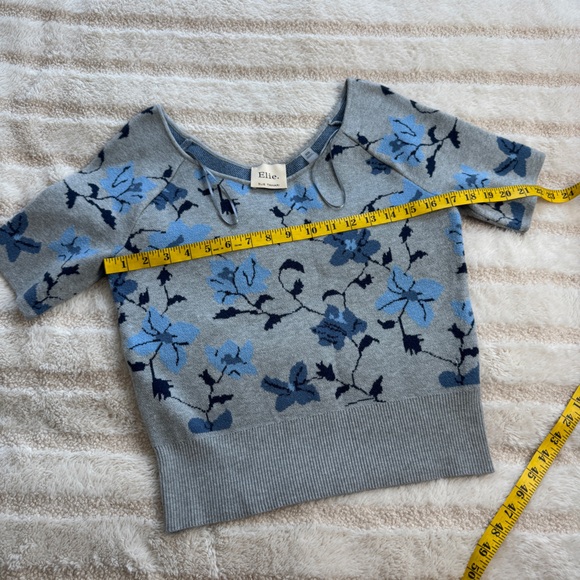 2/$25 Elie Tahari Top - Picture 5 of 7